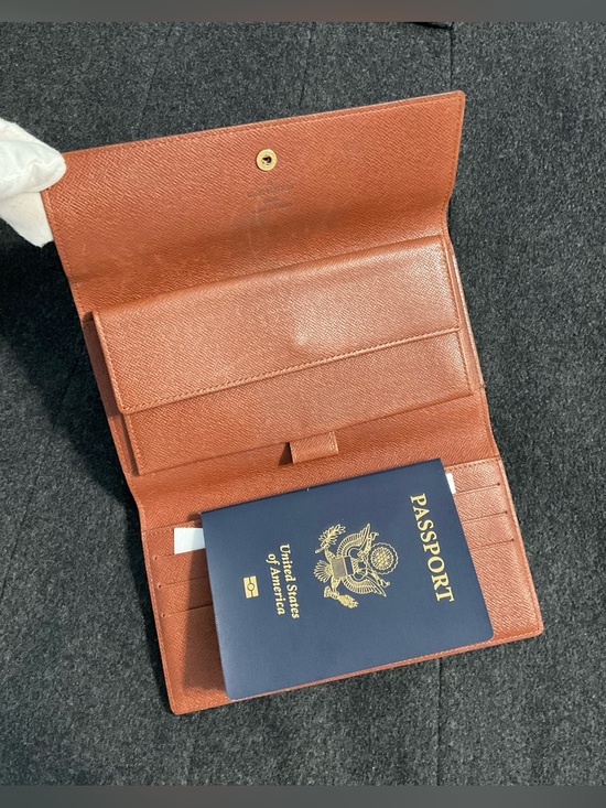 Louis Vuitton Handbags - ✅AUTHENTIC LV Authentic Monogram TRIFOLD Continental Wallet TH1926